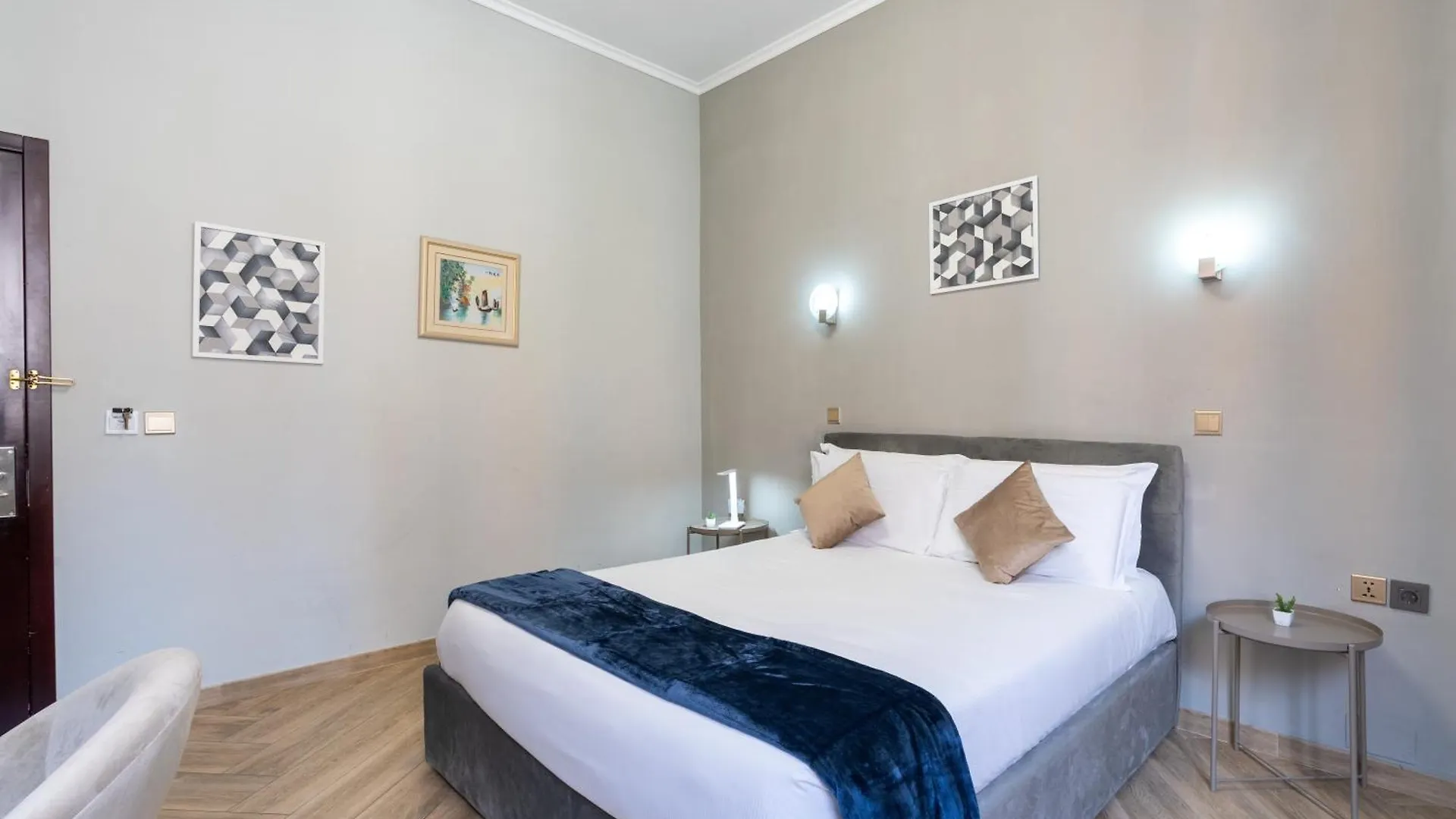 Portafortuna Guesthouse - Close To Colosseum Rome