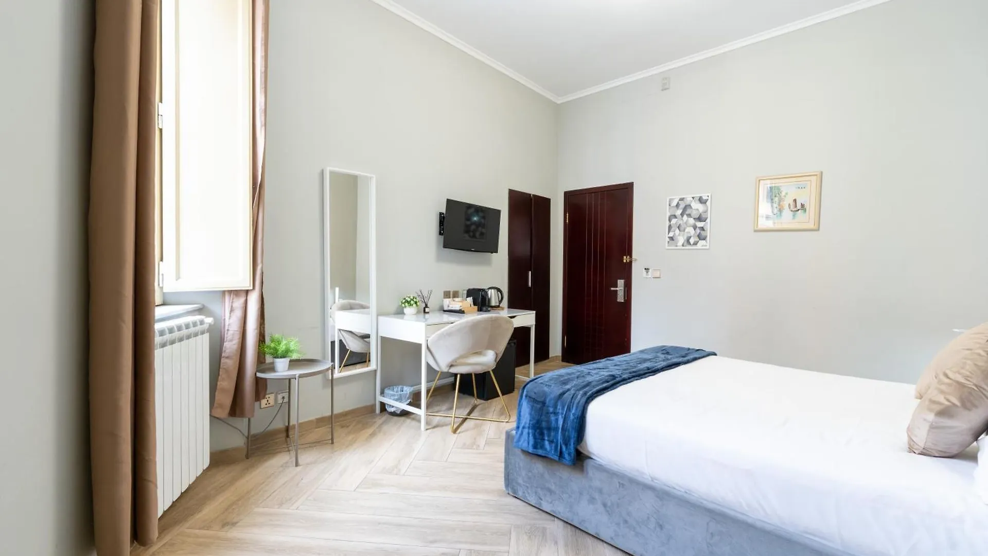 Portafortuna Guesthouse - Close To Colosseum Rome Italy
