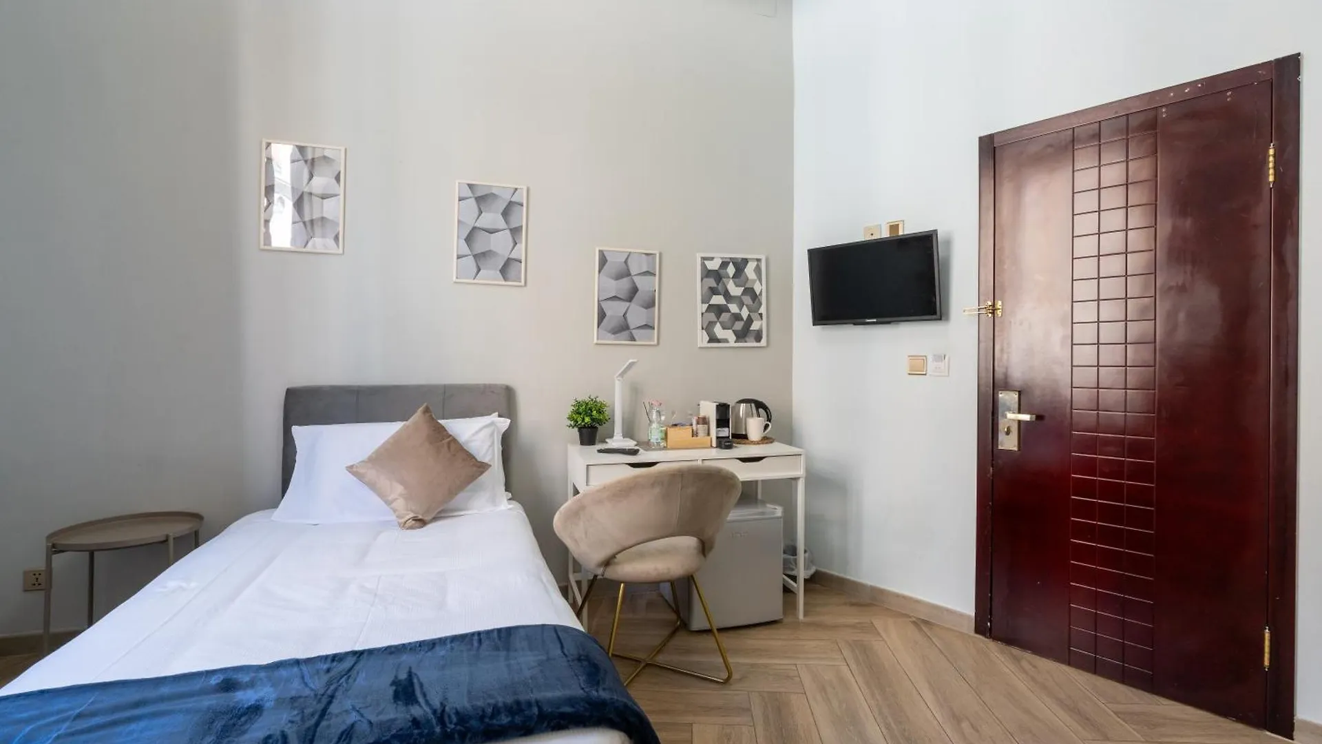 Portafortuna Guesthouse - Close To Colosseum Rome 2*,