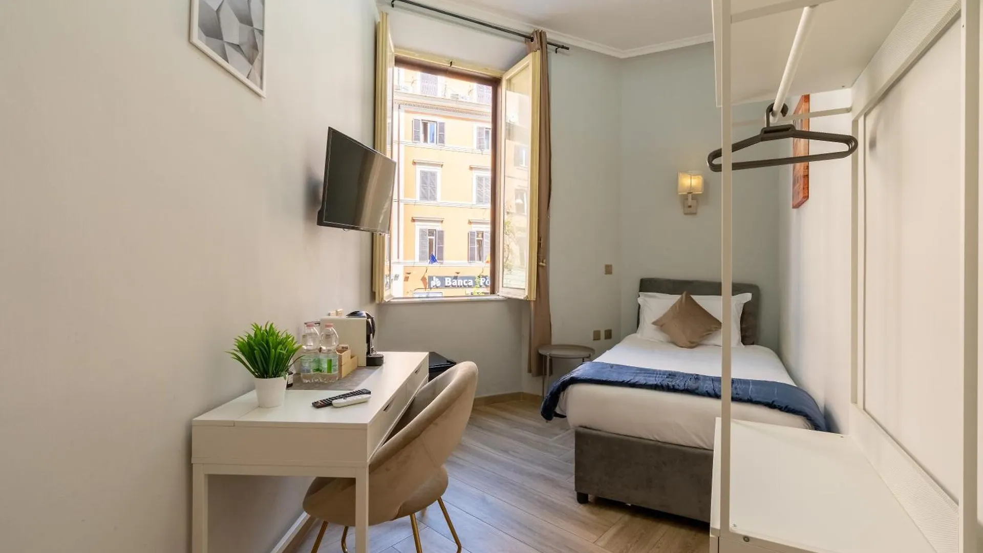 Portafortuna Guesthouse - Close To Colosseum Rome
