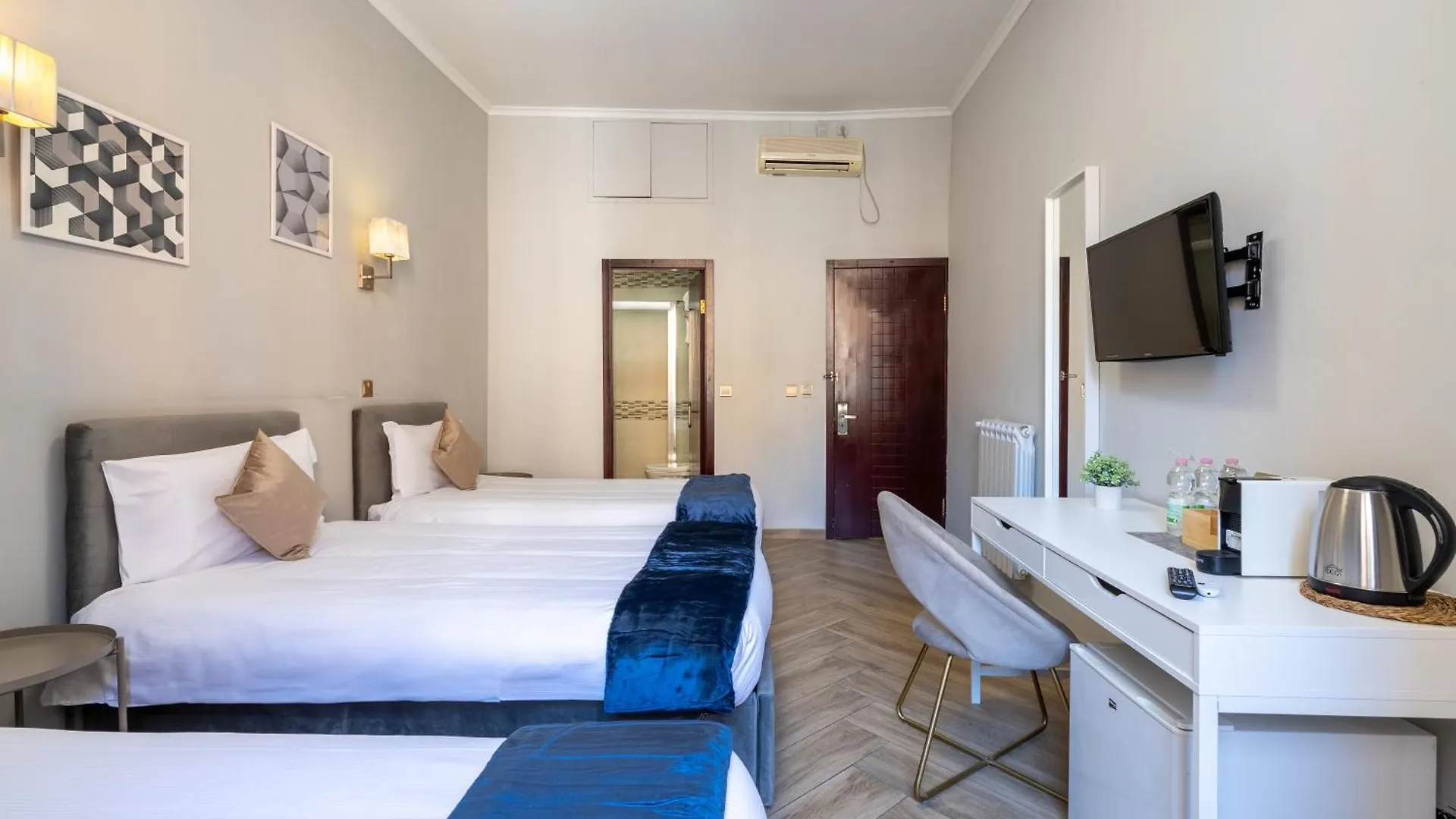 Portafortuna Guesthouse - Close To Colosseum Rome 2*,