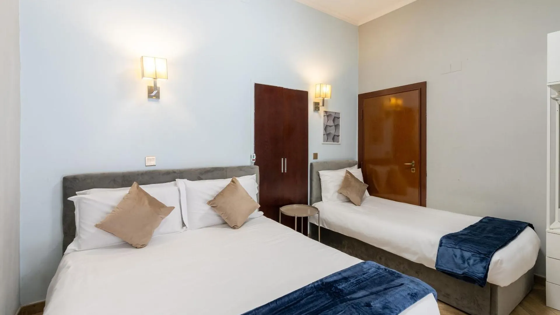 Portafortuna Guesthouse - Close To Colosseum Rome 2*,