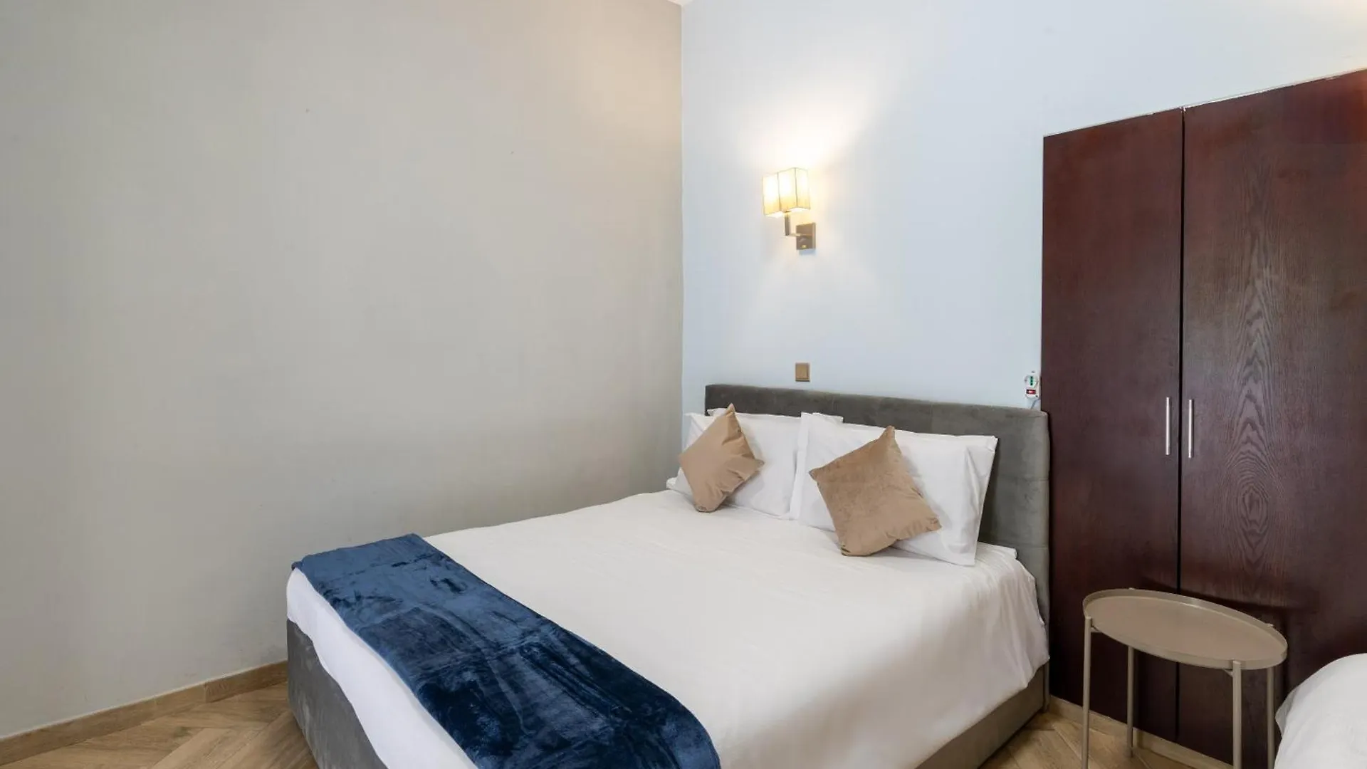 Portafortuna Guesthouse - Close To Colosseum Rome 2*,