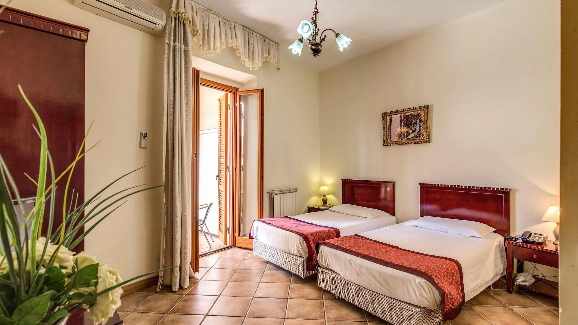 Portafortuna Guesthouse - Close To Colosseum Rome