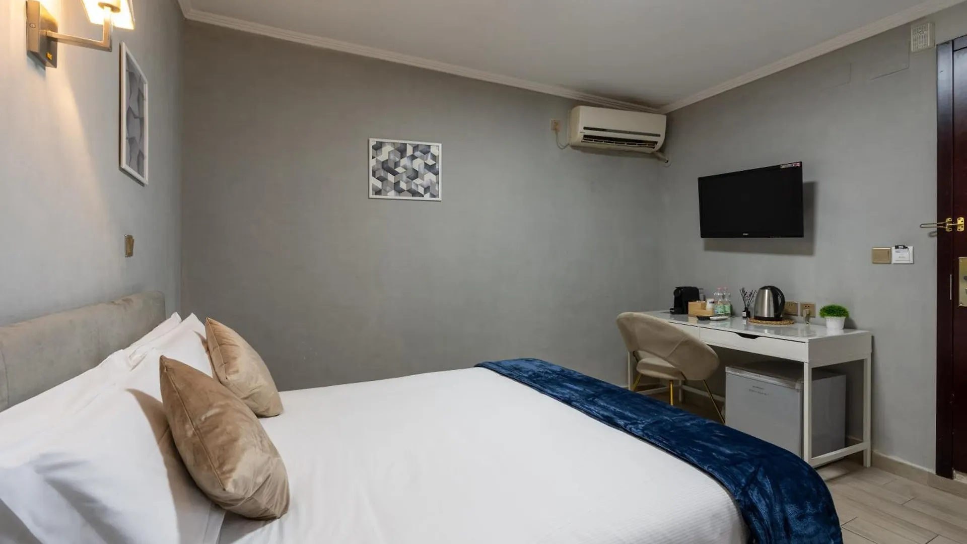 Portafortuna Guesthouse - Close To Colosseum Rom Italien