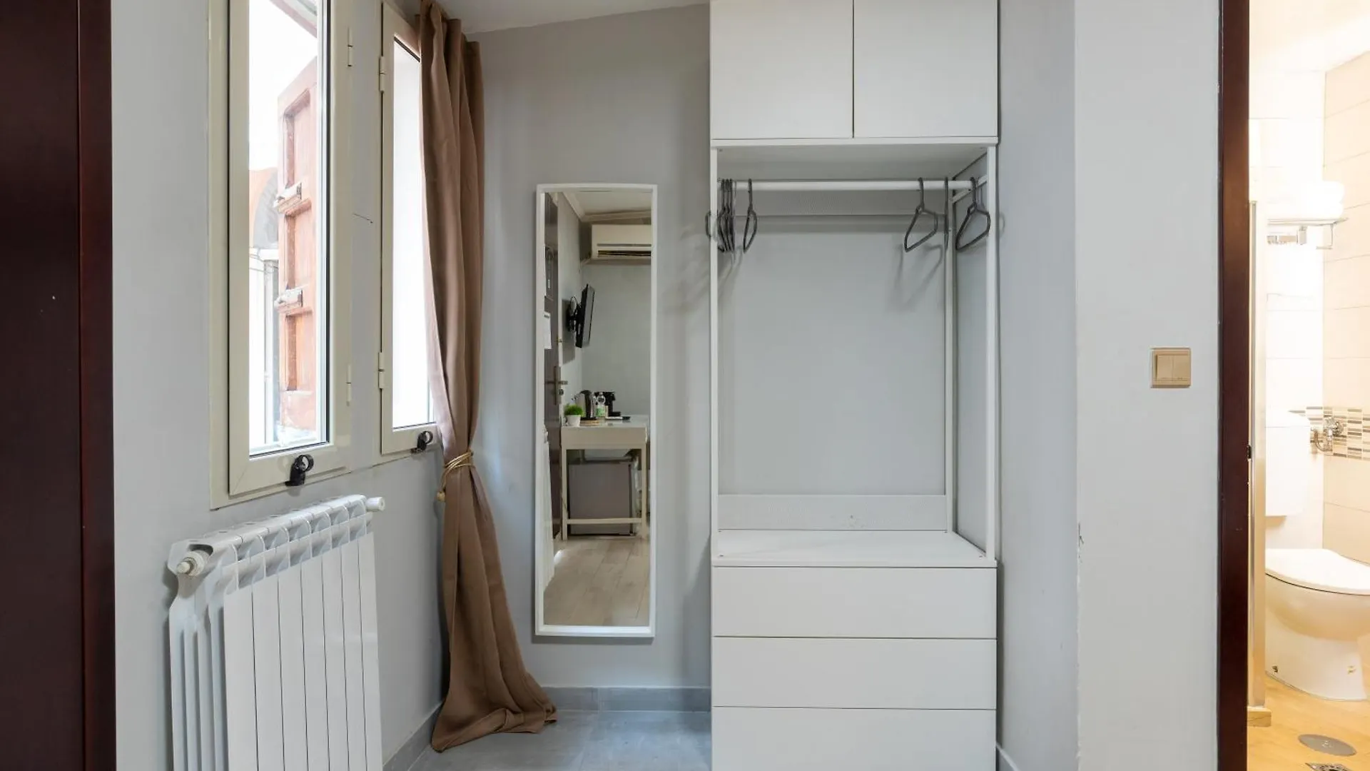 Portafortuna Guesthouse - Close To Colosseum Rom