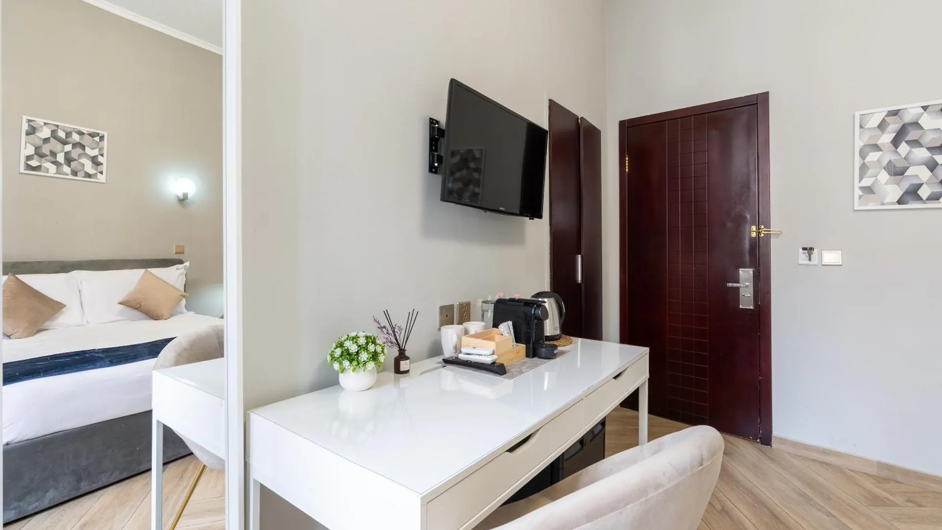 Gasthof Portafortuna Guesthouse - Close To Colosseum Rom